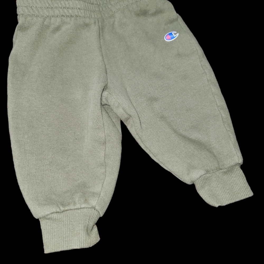 Champion Sweatpant Set Size 6/9 months - Picture 2 of 3